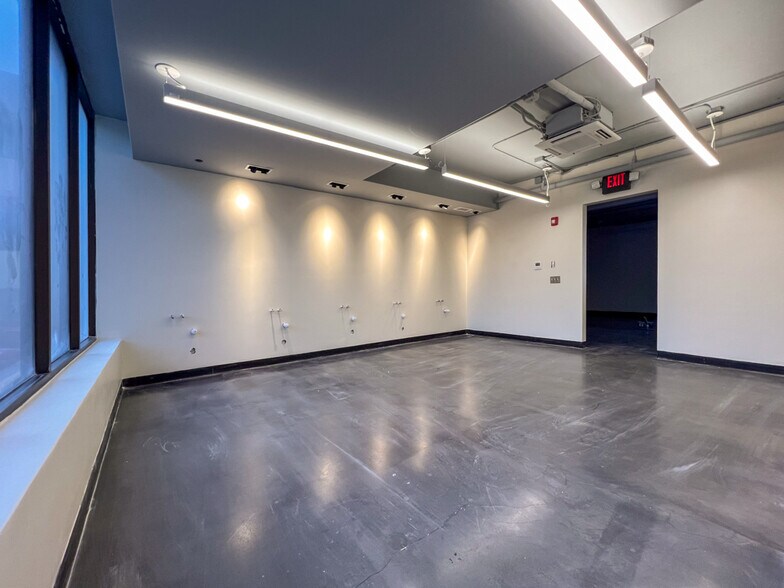 More Photos Of 1123 11th Ave, Honolulu Office For Lease