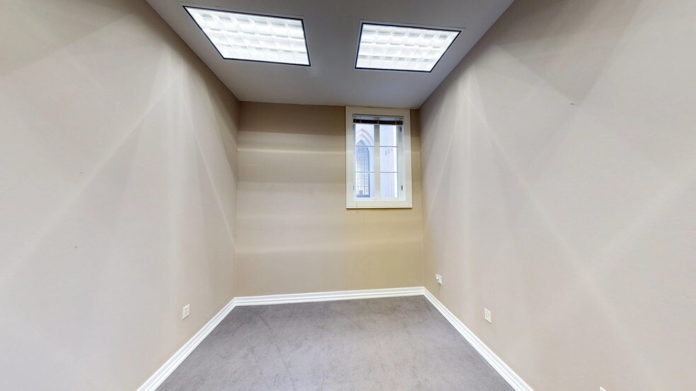 More Photos Of 700 Camp St, New Orleans Coworking Space