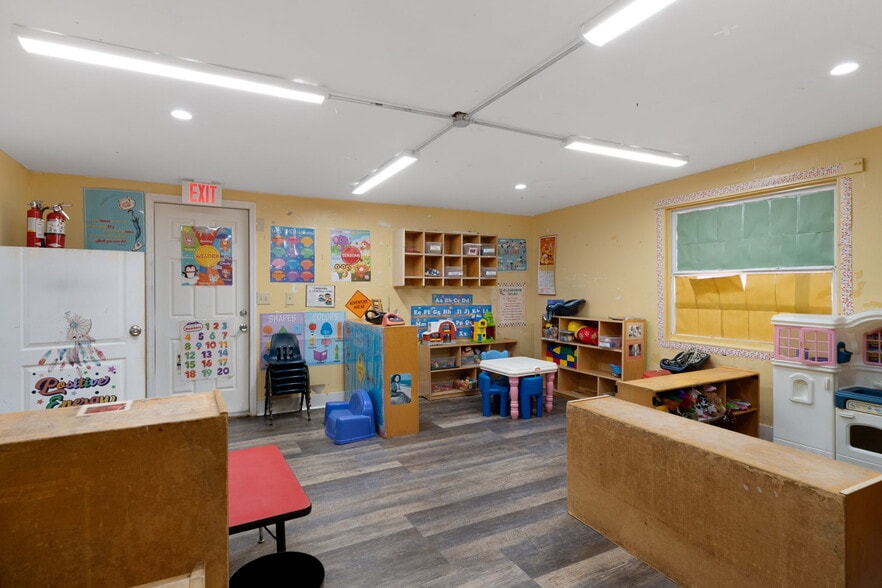 More Photos Of 639 NE 1st St, Crystal River Daycare Center For Sale