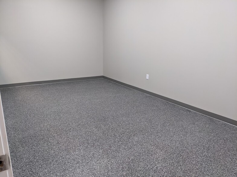More Photos Of 8308 Fraser Ave, Fort McMurray Showroom For Sale
