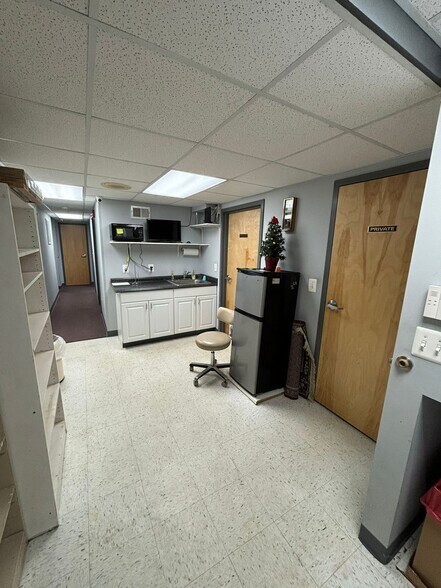 More Photos Of 1949 Devereaux Ave, Philadelphia Medical For Lease