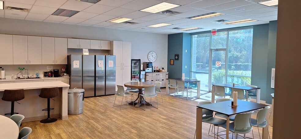 More Photos Of 705 Wells Rd, Orange Park Flex For Sale