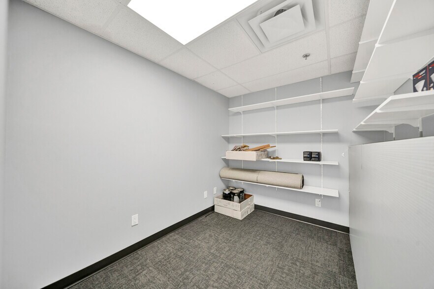 More Photos Of 1353-1363 Main St, North Vancouver District Storefront Retail Office For Lease