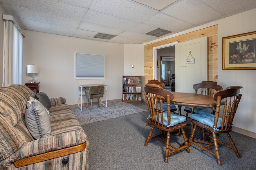 More Photos Of 74 Faunce Corner Rd, Dartmouth Office For Sale