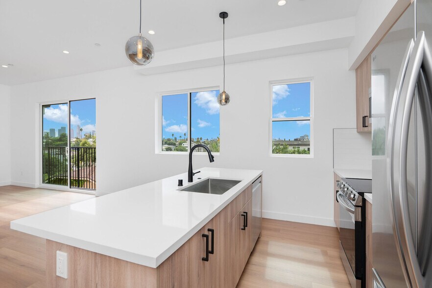 More Photos Of 726 Robinson St, Los Angeles Apartments For Sale