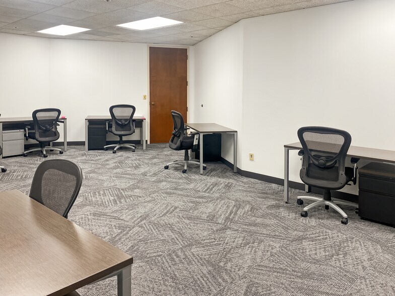 More Photos Of 650 Poydras St, New Orleans Coworking Space