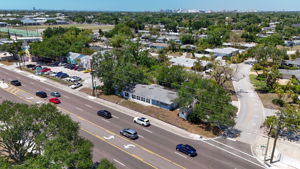 More Photos Of 2455 Bee Ridge Rd, Sarasota Office For Sale