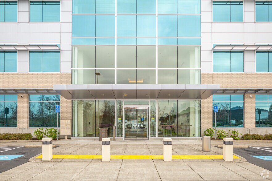 More Photos Of 9600 NE Cascades Pky, Portland Office For Lease