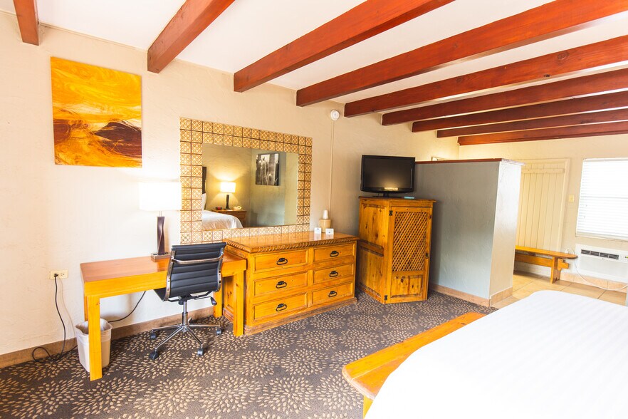 More Photos Of 1765 S Main St, Las Cruces Hotel For Sale