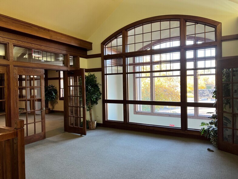 More Photos Of 420 N Front St, Mchenry Office For Lease