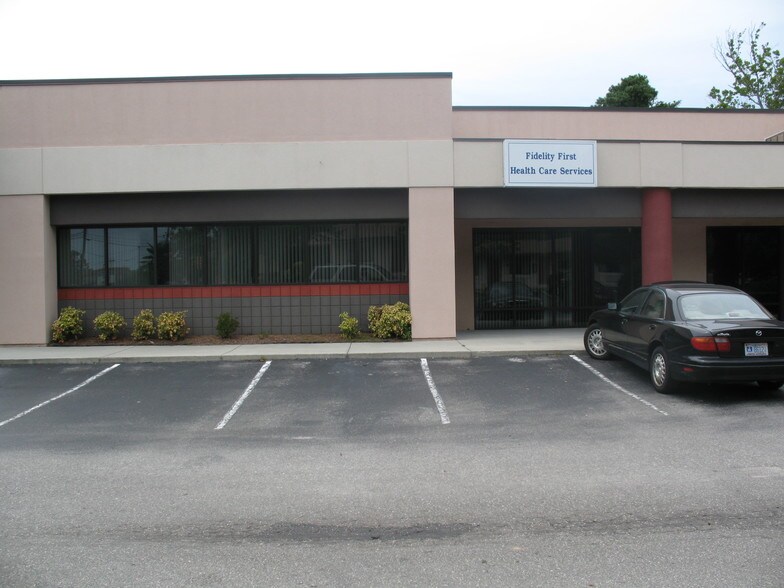 More Photos Of 3825 Market St, Wilmington General Retail For Lease