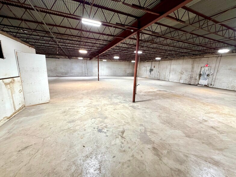 More Photos Of 5501-5505 Brewster St, San Antonio Warehouse For Lease