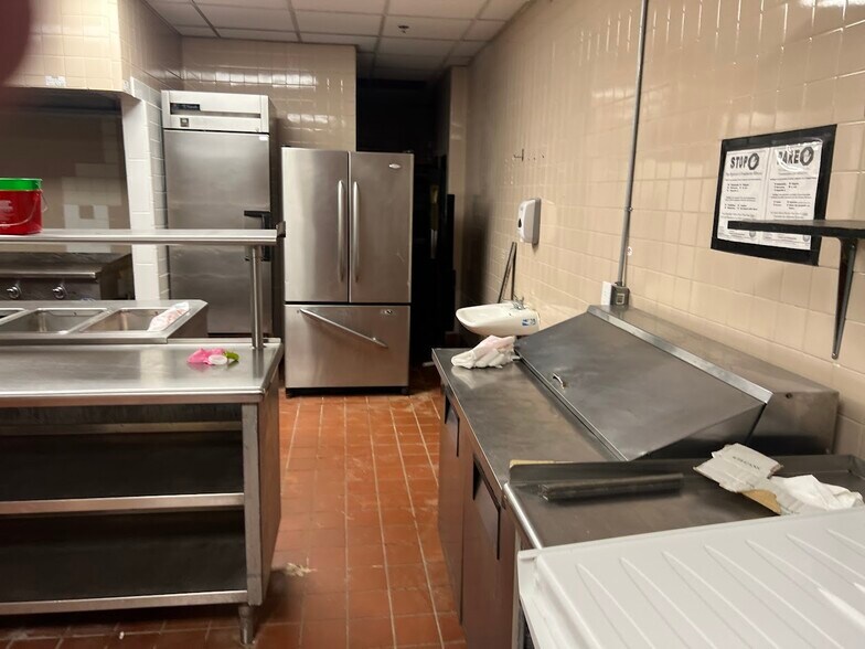 More Photos Of 148 NW 167th St, Miami Hotel For Sale