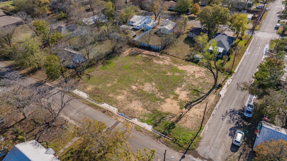 More Photos Of 1040 W Oak St, Stephenville Land For Sale