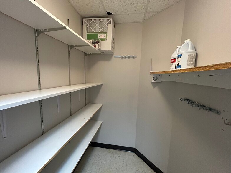 More Photos Of 1230 E Kingsley St, Springfield Medical For Lease