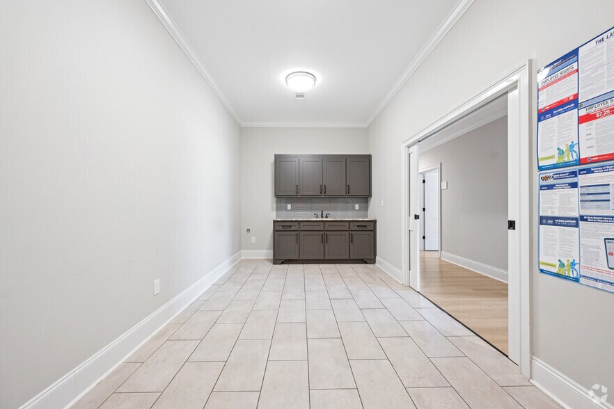 More Photos Of , Warner Robins Office For Sale