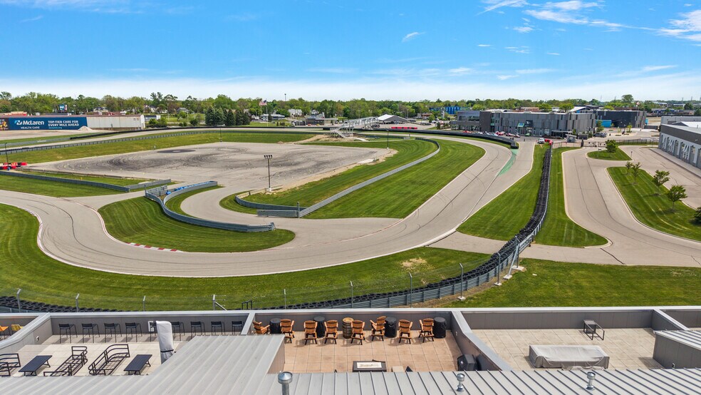 More Photos Of 148 Pit Ln, Pontiac Parking Garage For Sale