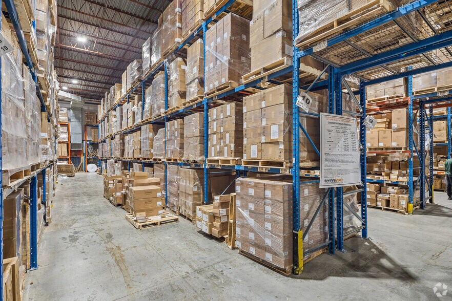 More Photos Of 4600-4612 Chemin Du Bois-Franc, Saint-Laurent Warehouse For Lease