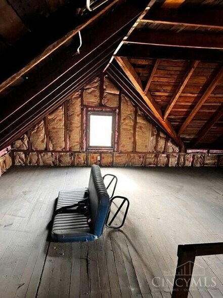 More Photos Of 1590 W Galbraith Rd, Cincinnati Office For Sale