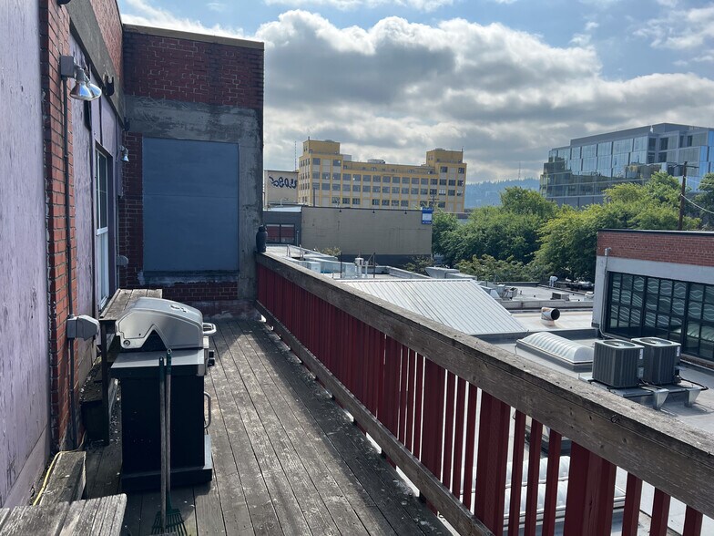 More Photos Of 223 SE 3rd Ave, Portland Warehouse For Sale