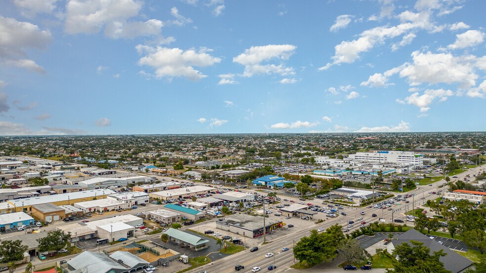 More Photos Of 910-912 Del Prado Blvd S, Cape Coral Freestanding For Lease