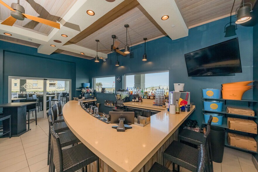 More Photos Of 831 N 1st St, Jacksonville Beach General Retail For Sale