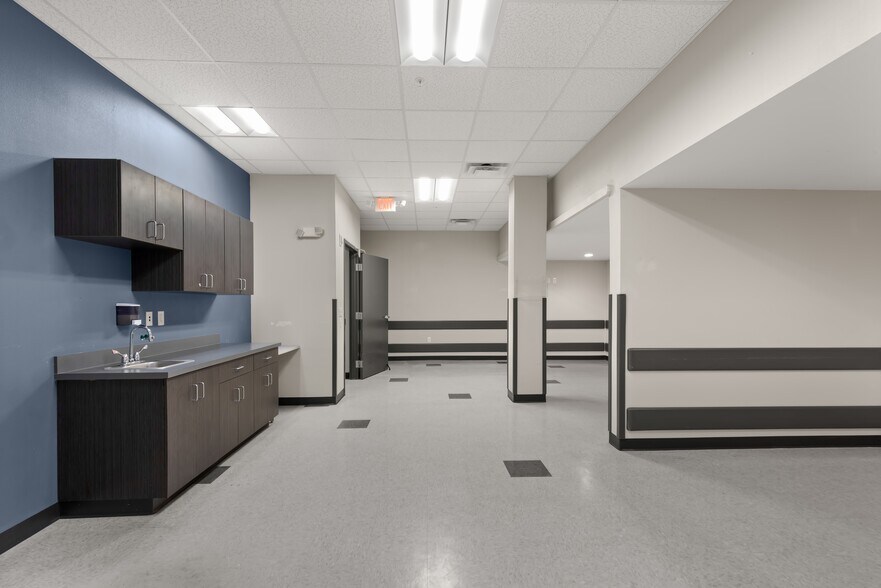 More Photos Of 2100 1st Ave S, Saint Petersburg Medical For Sale