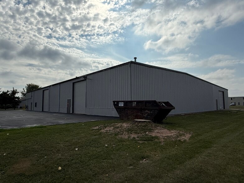 More Photos Of 2927 N Roemer Rd, Appleton Manufacturing For Lease