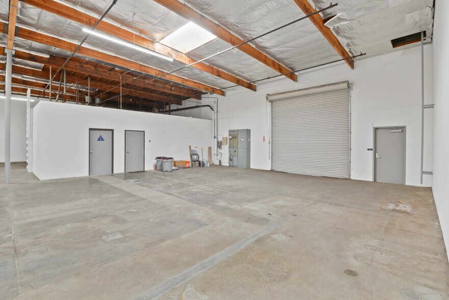 More Photos Of 2296 N Batavia St, Orange Warehouse For Sale