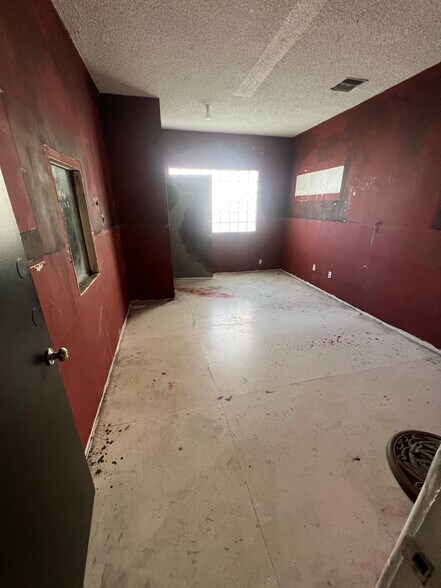 More Photos Of 5000 Lankershim Blvd, North Hollywood Storefront Retail Office For Sale