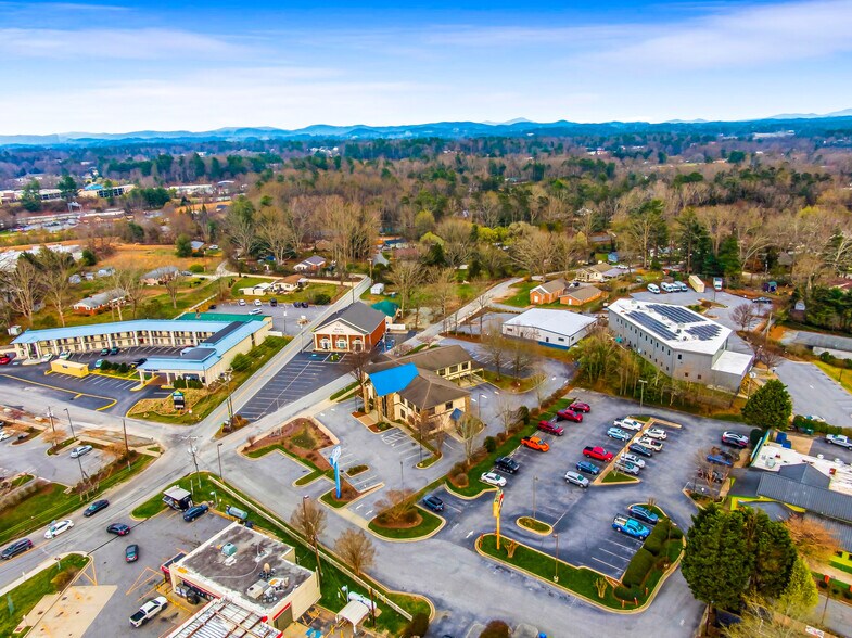 More Photos Of 101 Jack St, Hendersonville Bank For Sale