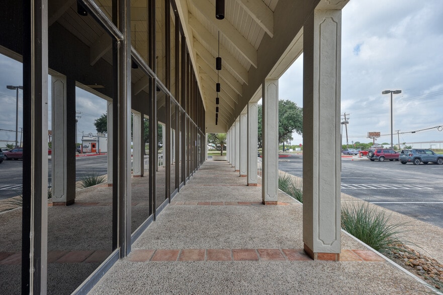 More Photos Of 700 W FM 78, Cibolo Medical For Lease