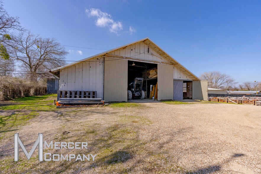 More Photos Of 3700 Reagan Dr, Fort Worth Warehouse For Sale