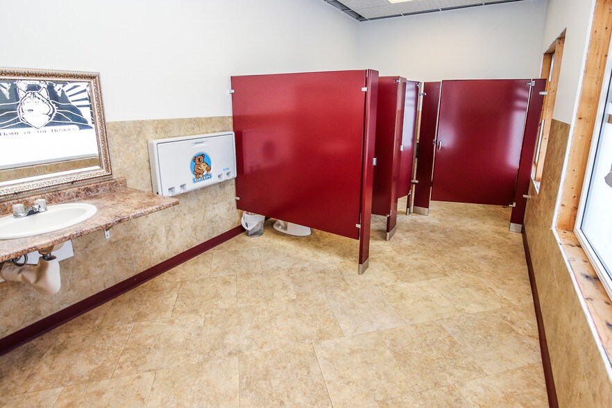 More Photos Of 209 County Road 156, Albany Showroom For Sale