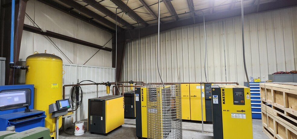 More Photos Of 1011 Industrial Ct, Moscow Mills Warehouse For Lease