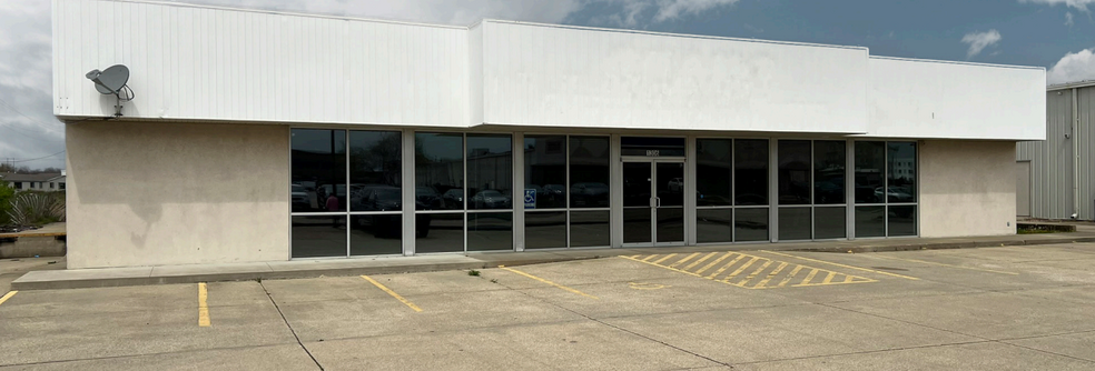 Primary Photo Of 1306 Thelma Keller Ave, Effingham Storefront For Lease