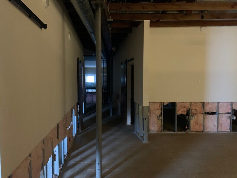 More Photos Of 2003-2011 Main St, Santa Monica Freestanding For Sale