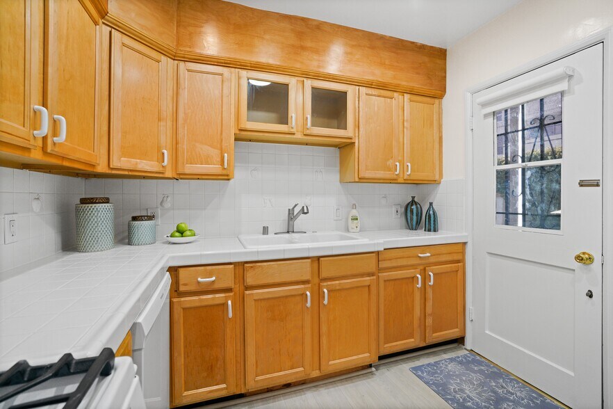 More Photos Of 342 N Oakhurst Dr, Beverly Hills Apartments For Sale