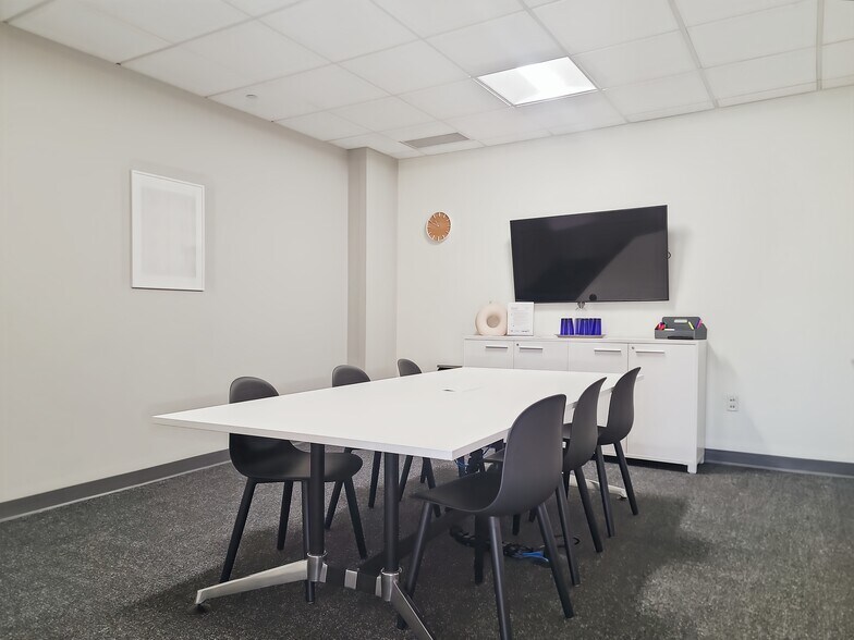 More Photos Of 10150 W National Ave, West Allis Coworking Space