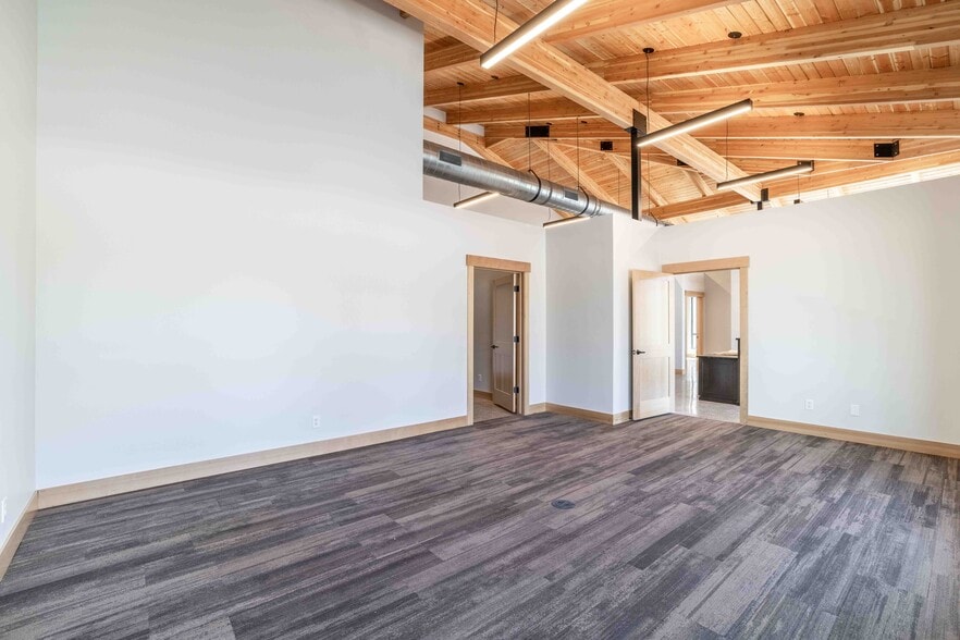 More Photos Of 8512 N Wayne Dr, Hayden Flex For Lease