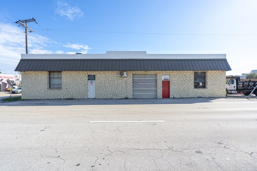 Primary Photo Of 921 N 21st Ave, Hollywood Service For Lease