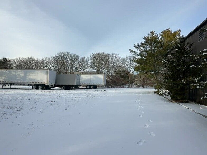 More Photos Of 22 A St, Edgartown Warehouse For Lease