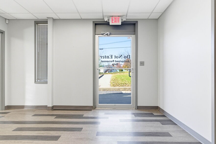 More Photos Of 13720 Aiken Rd, Louisville Warehouse For Lease