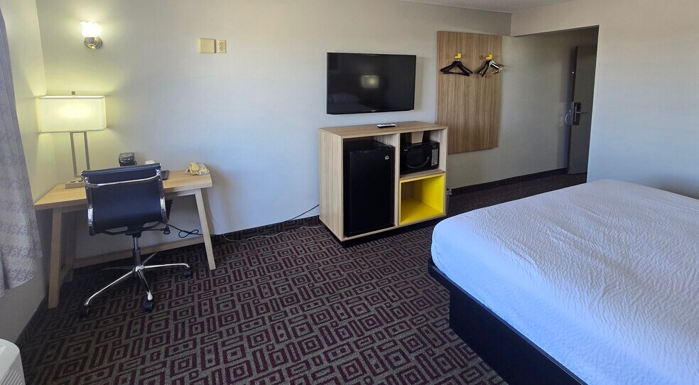 More Photos Of 711 S Downey St, West Branch Hotel For Sale