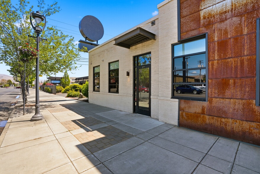 More Photos Of 602 E Yakima Ave, Yakima Storefront Retail Office For Lease