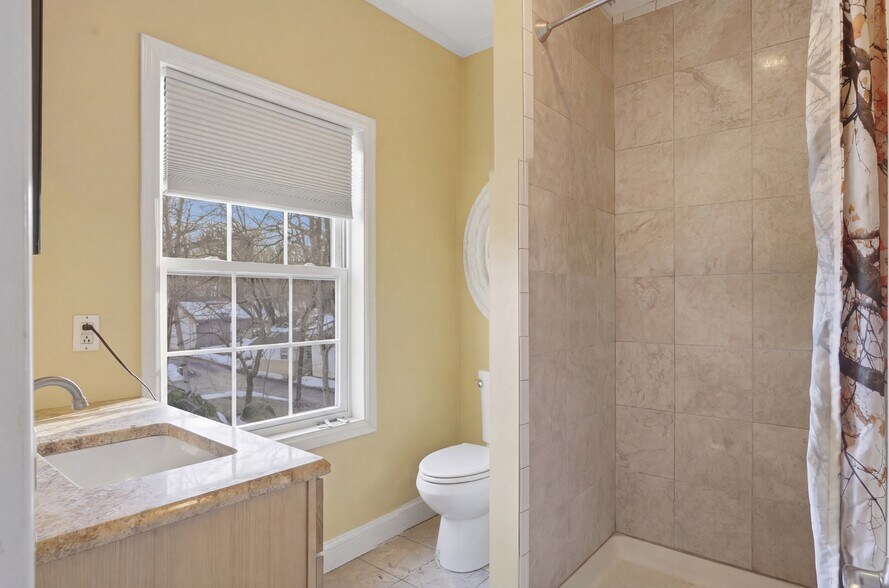 More Photos Of 106 Newport Bridge Rd, Warwick Multifamily For Sale