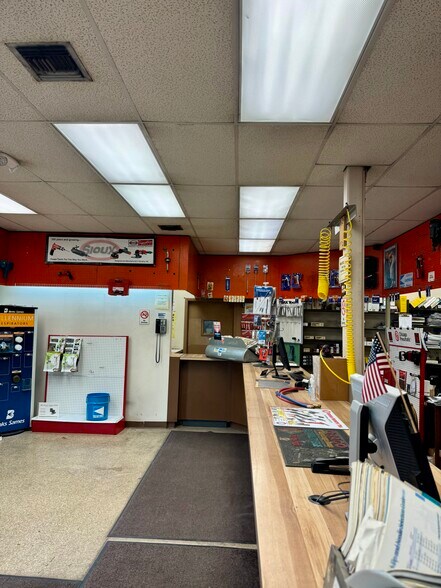 More Photos Of 7840 NW 58th St, Miami Showroom For Sale