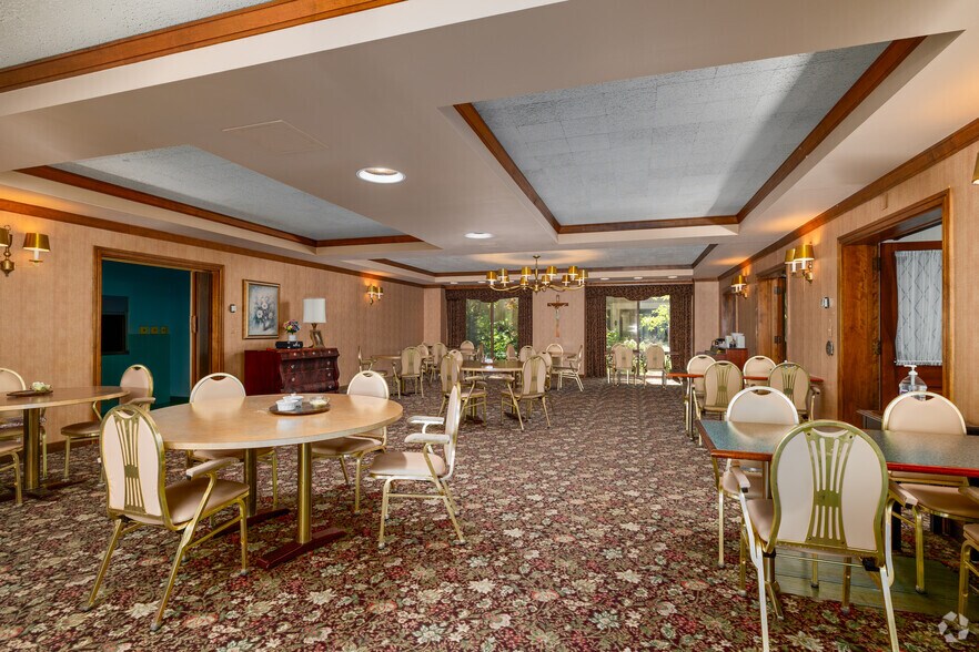 More Photos Of 39 N Portage Path, Akron Shelter For Sale