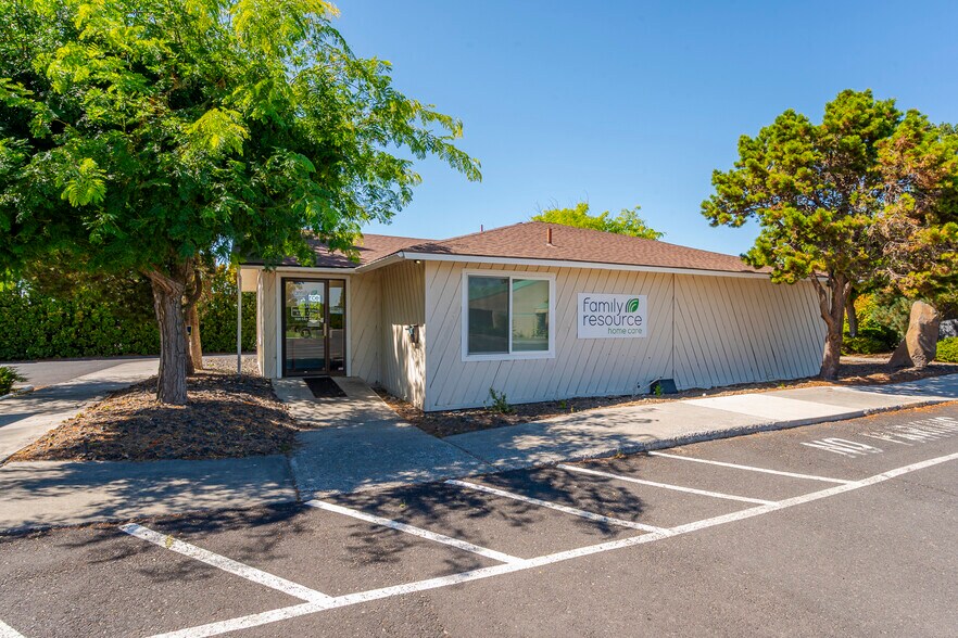 More Photos Of 830 Sharon Ave E, Moses Lake Office For Sale