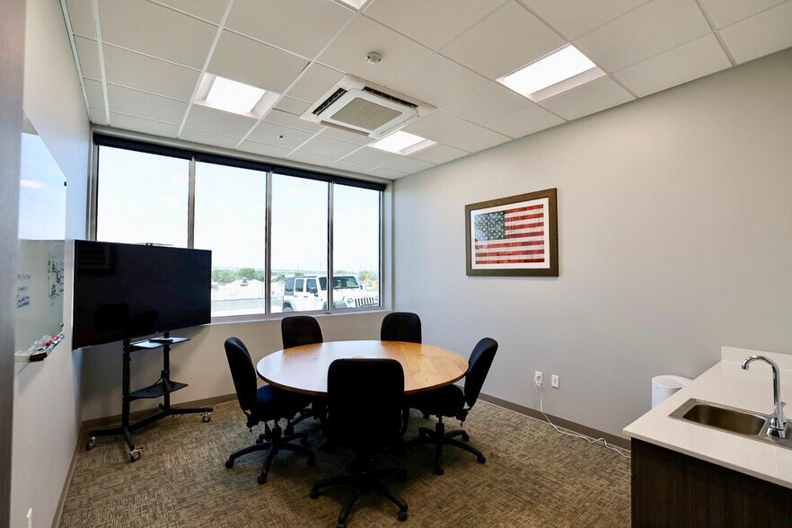 More Photos Of 16445 N Interstate 35, Pflugerville Warehouse For Sale